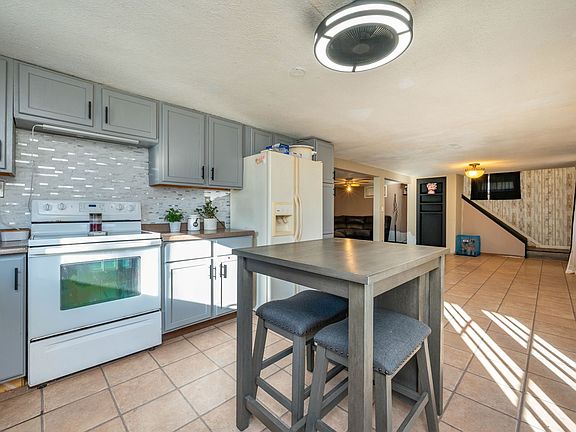 4th image of 5249 N Lakeshore Dr
