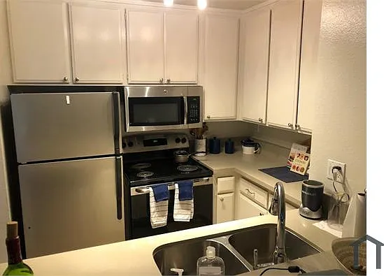 2 bed, 847 sqft, $2,450 — Photo 3