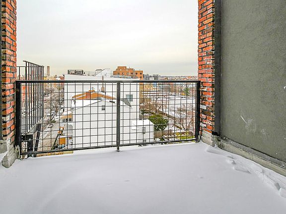 4th image of 196 Montrose Ave #5B
