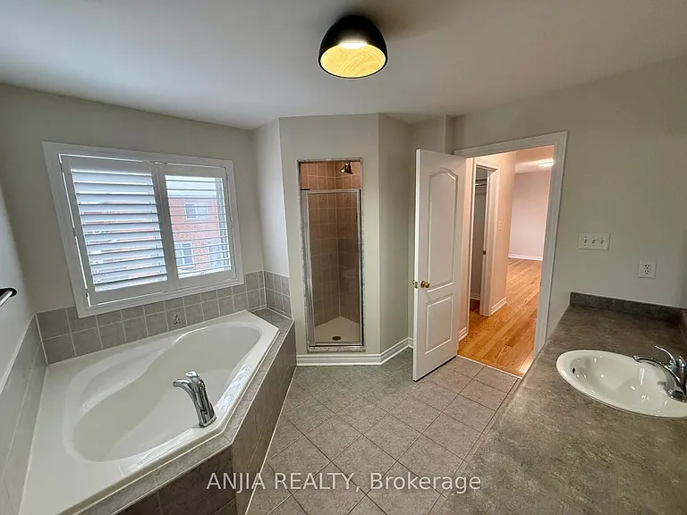 17 Ambercroft St — Photo 10