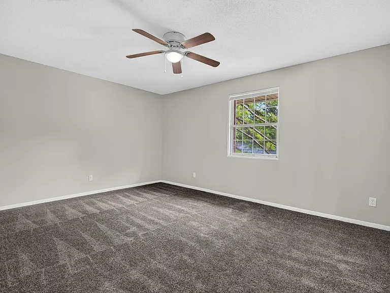 Hollow Hills Apartments — Photo 87