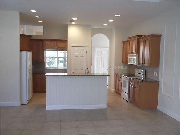 2nd image of 818 Oak Briar Ln