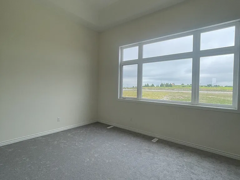 913 Rexton Dr — Photo 12