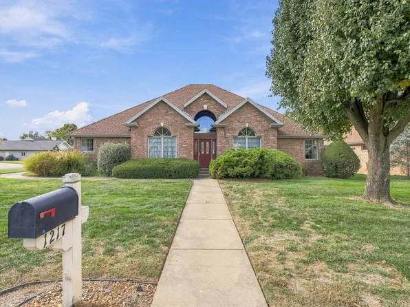 1217 N New Castle Avenue, Springfield, MO 65802
