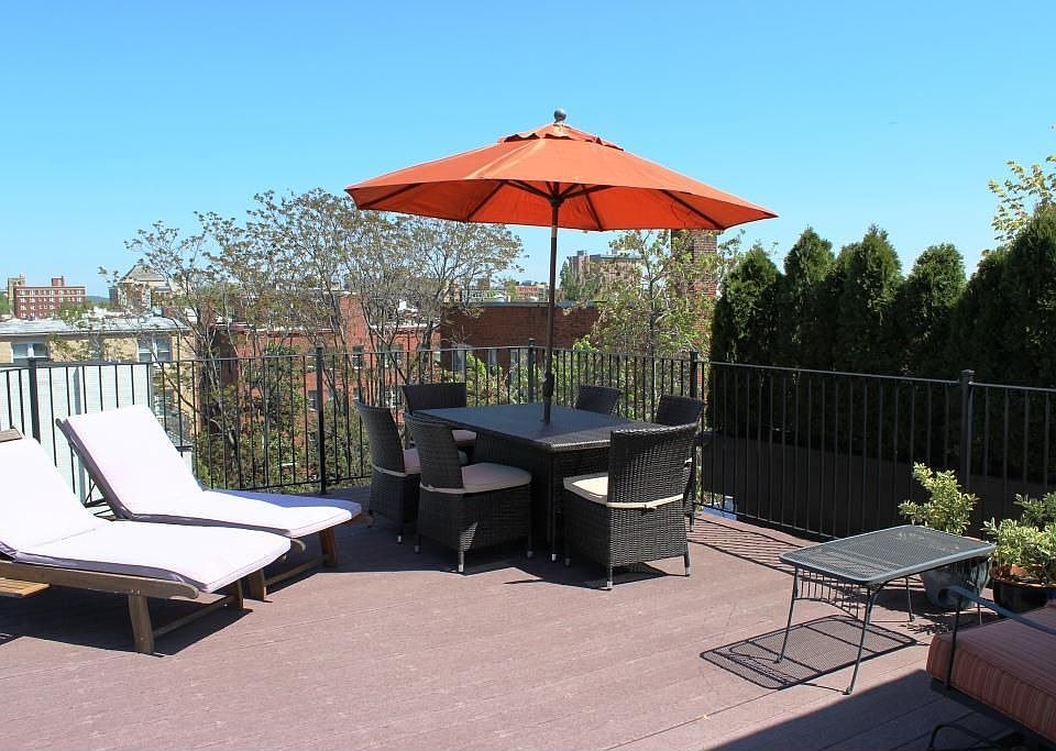 Private furnished roofdeck