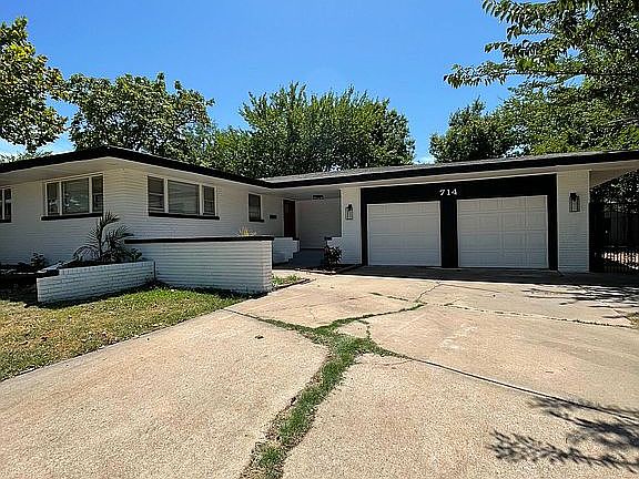 3rd image of 714 NW 35th Pl