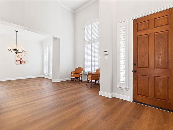 4th image of 6976 Valley Brook Dr