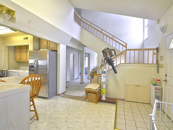 3rd image of 3808 Whittle Ave #3808