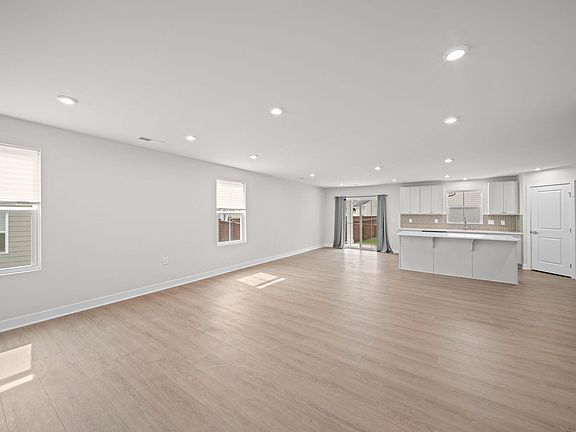 5th image of 104 Saltgrass Ln