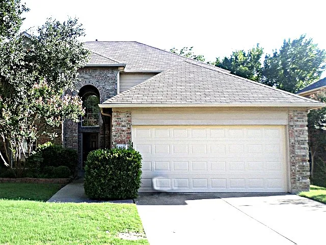 131 Julian Dr — Photo 1