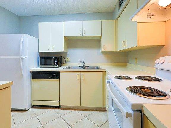 4th image of 345 Forestway Cir Unit 203