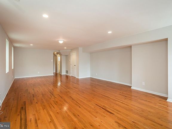 4th image of 1127 E Susquehanna Ave #2