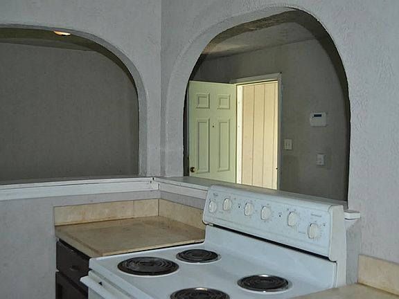 2nd image of 4425 Davenport St