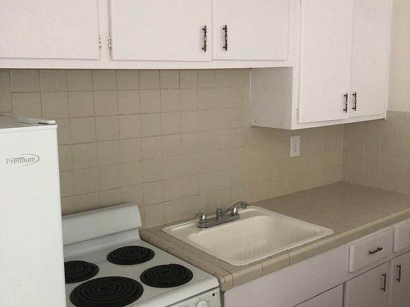 5th image of 305 Navarre Ave APT 6
