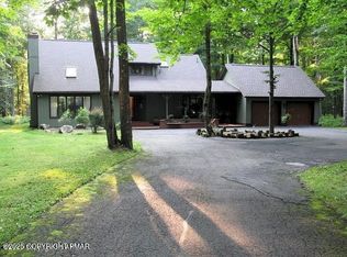 122 Sawmill Rd, Pocono Lake, PA 18347