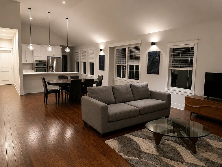 2616 Robert St — Photo 2