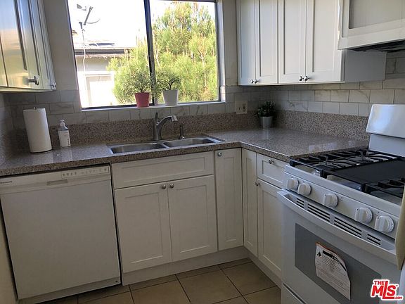 4th image of 1016 N Curson Ave