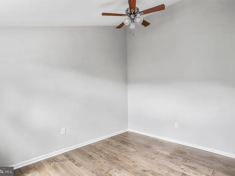 1523 Kensington Dr — Photo 23