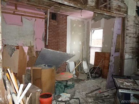 5th image of 77 Woodlawn Ave