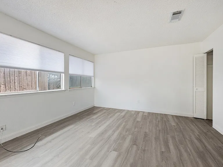 202 Northcrest Cir #D — Photo 6