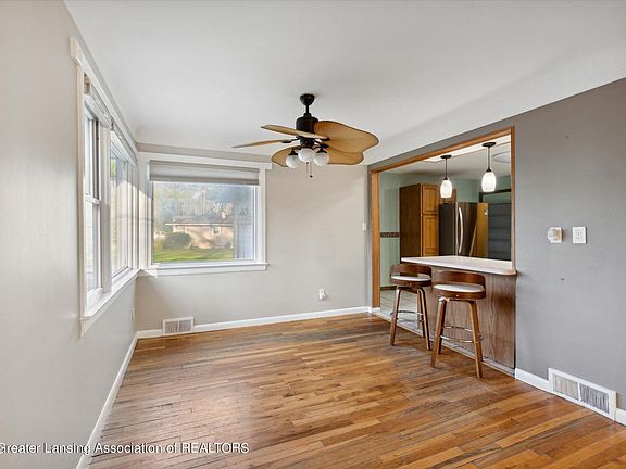 4th image of 305 Meadow Ln