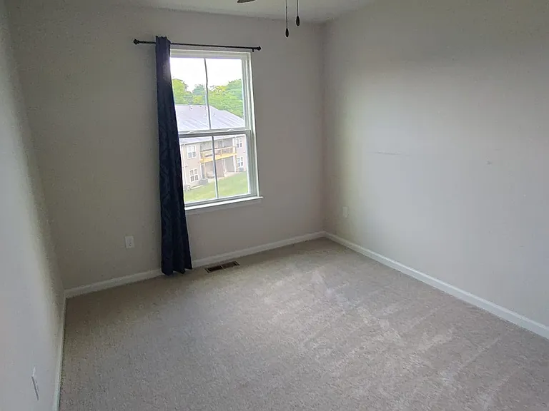 1048 Steamboat Dr — Photo 10