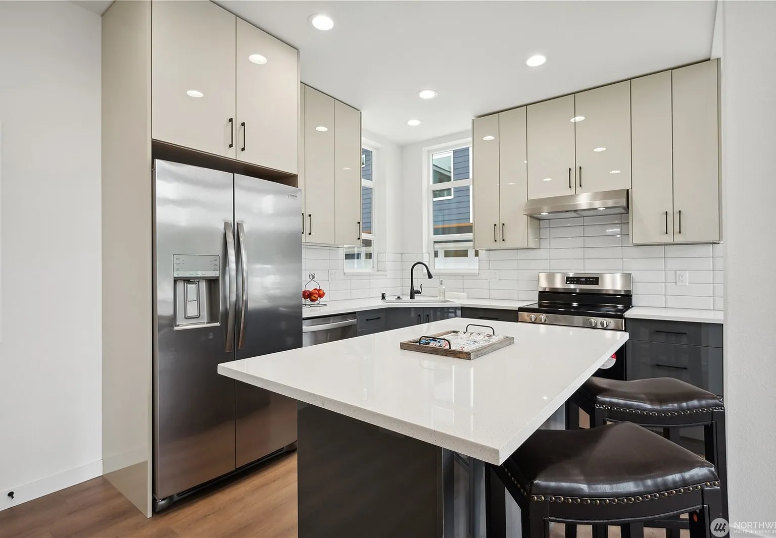 3 bed, 2.5 bath, 1337 sqft, $2,295 — Photo 1
