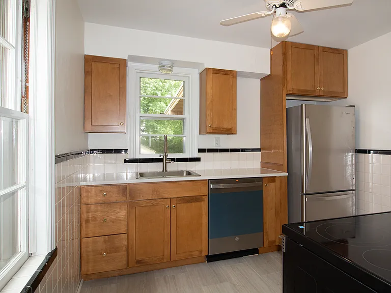 340 Calvert Ave — Photo 6