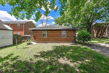 4th image of 8968 Tidewater Dr #B
