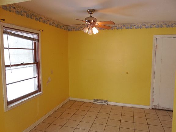 3rd image of 3859 Johnson Ave