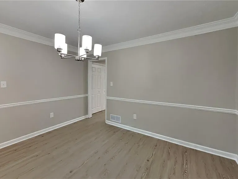 385 Deerwood Dr — Photo 6