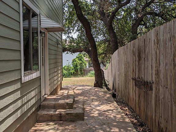 3rd image of 1401 N Cuernavaca Dr
