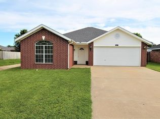 860 Sunflower St, Centerton, AR 72719
