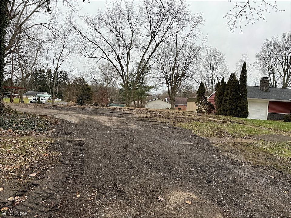 2nd image of 1585 Merle Rd
