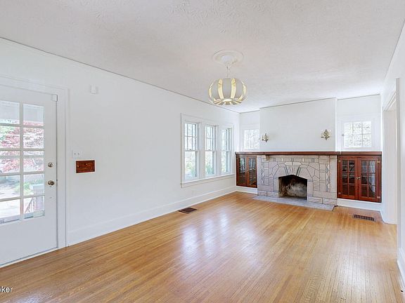 4th image of 734 N Barbee Way