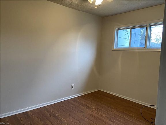5th image of 305 Rogers Ave