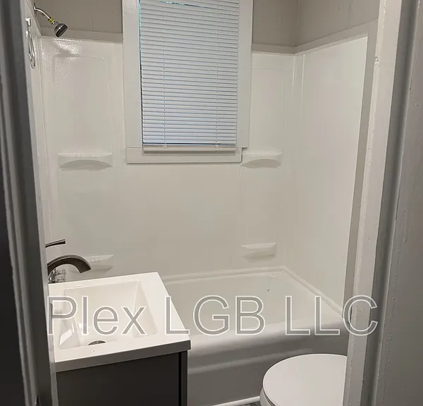 116 Oak Ln — Photo 4