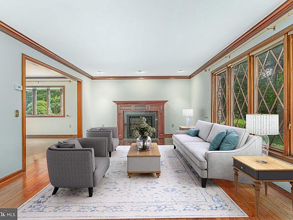 4th image of 2323 Saint Peters Rd
