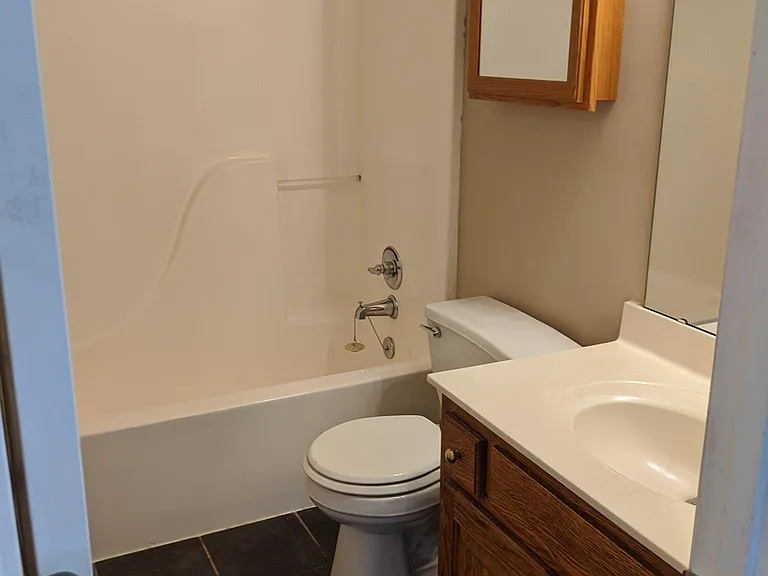 1002 NE 82nd Ter — Photo 3