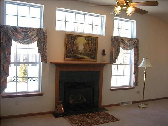 3rd image of 22 Parkland Ct