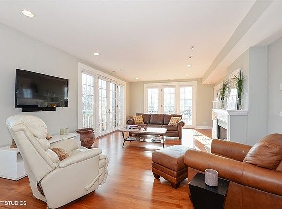 5th image of 518 Winnetka Ave Unit 201