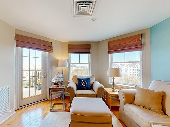 4th image of 10 Seaport Dr APT 2613