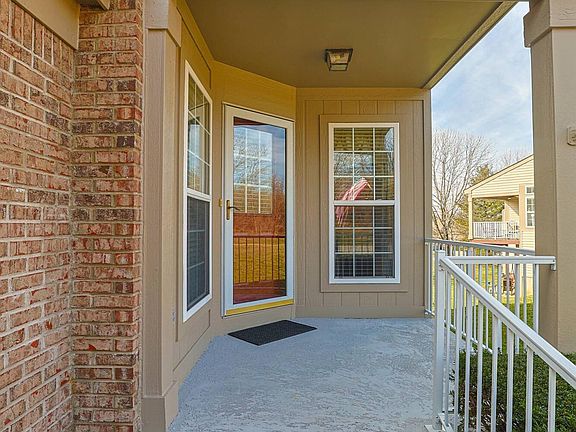 3rd image of 111 Hidden Ridge Ct