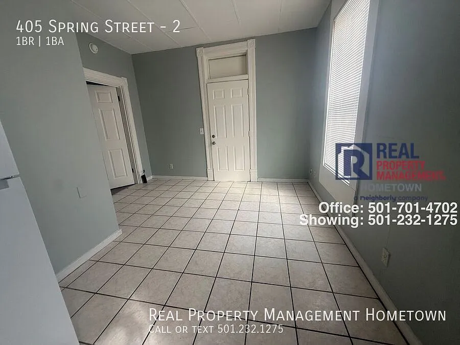 1 Bed 1 Bath Apartment Available Now!! — Photo 2