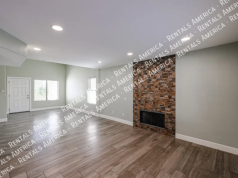 22442 N 21st St — Photo 15