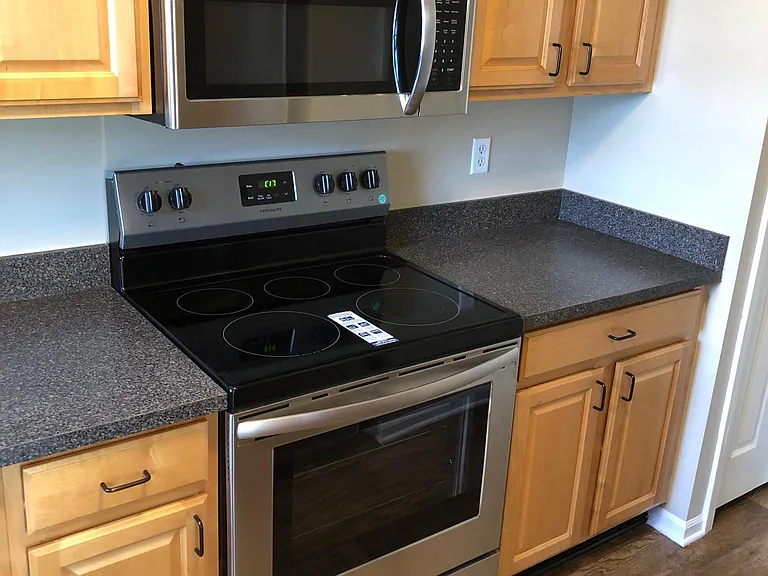 45682 Warwick Dr — Photo 10