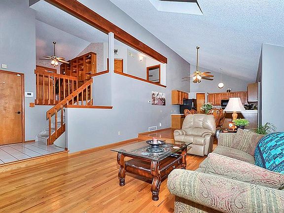 3rd image of 8925 Aragon Dr