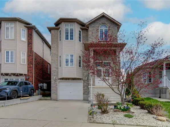 32 Lena Cres, Cambridge, ON N1R 8P4