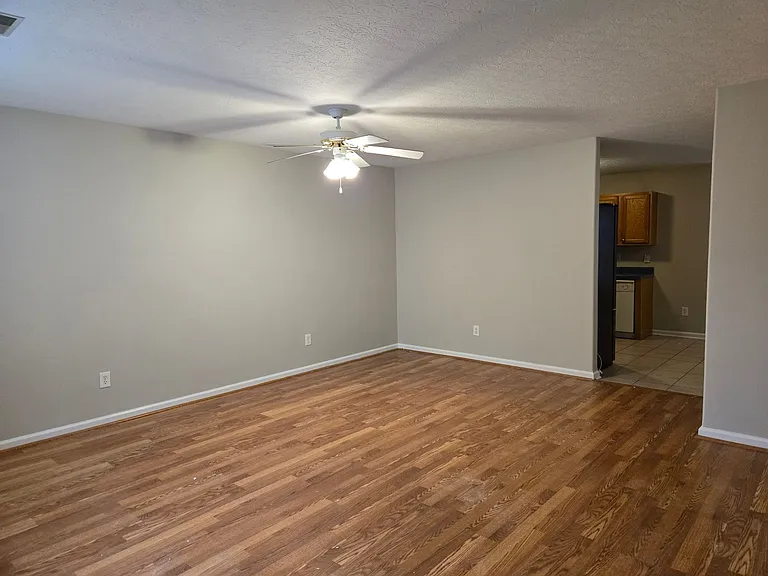 1092 Winding Oak Trl — Photo 2