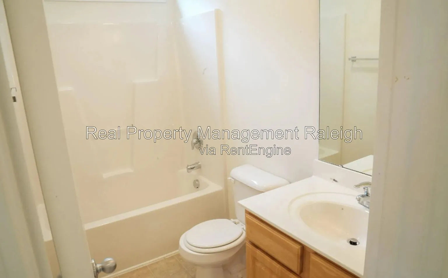 4 bed, 2.5 bath, 2521 sqft, $2,350 — Photo 4